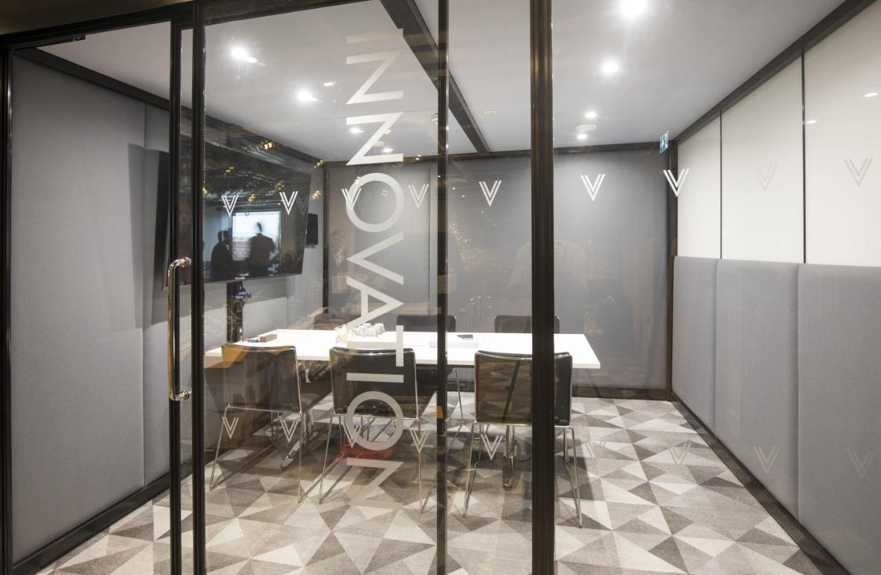 Village Hotel 贝辛斯托克 外观 照片